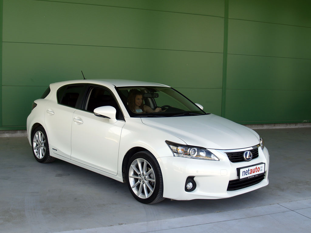 Lexus_CT200h-33