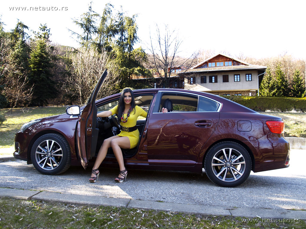 Avensis_2012_007