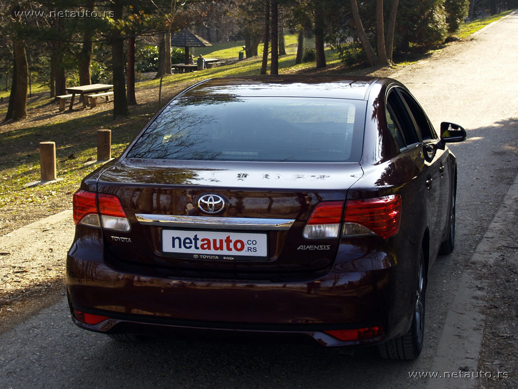 Avensis_2012_008