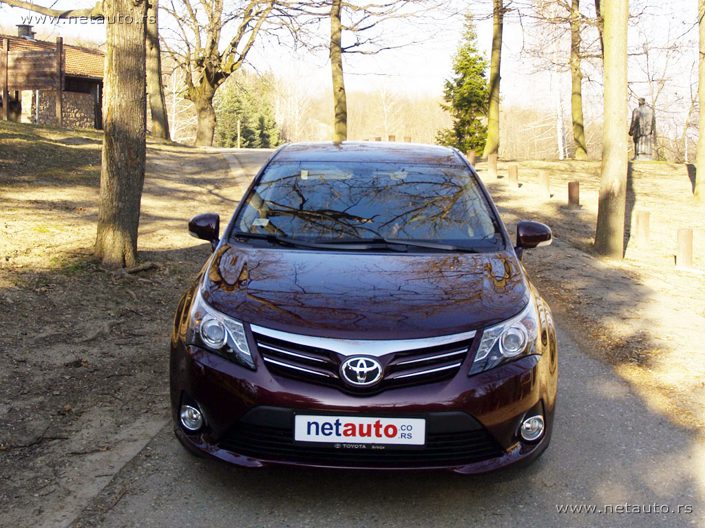 Avensis_2012_010