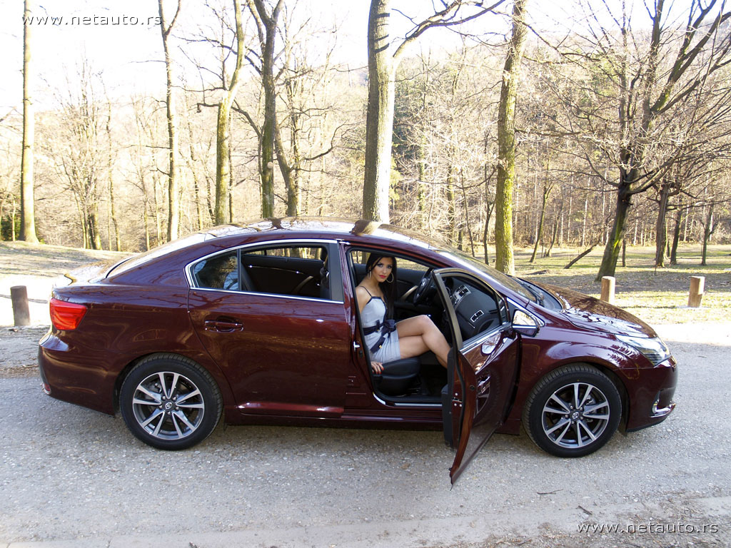 Avensis_2012_015