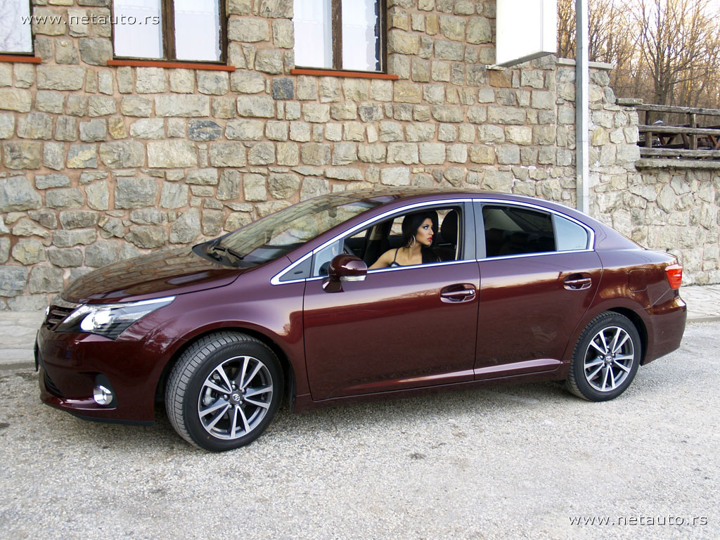 Avensis_2012_021