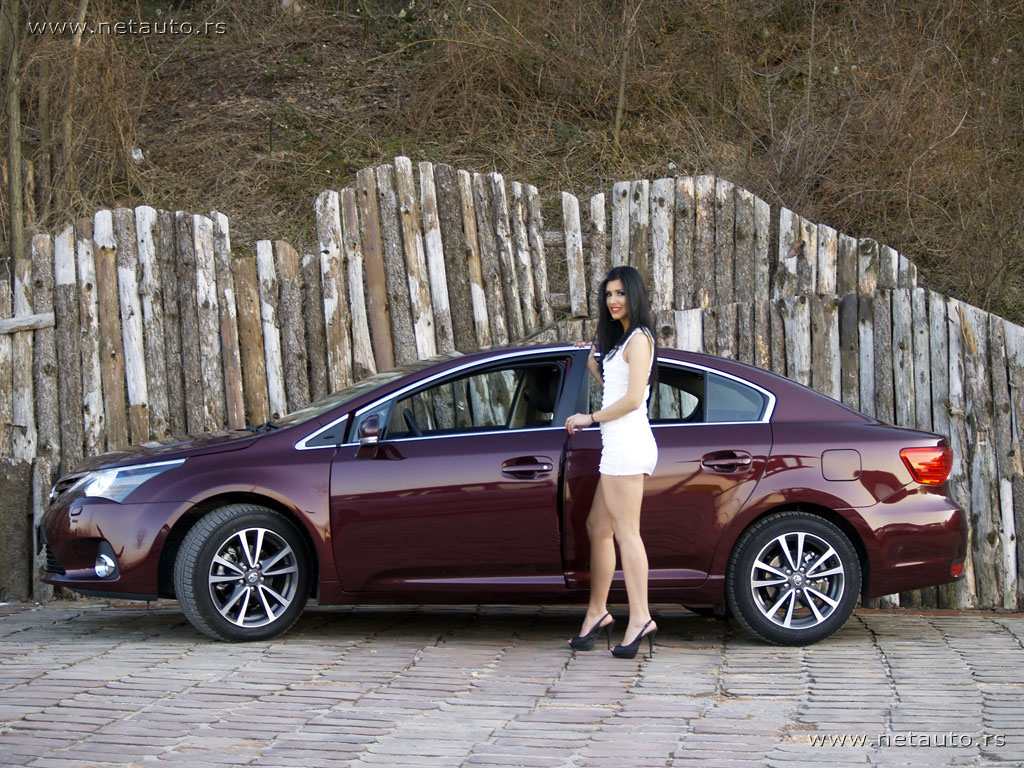 Avensis_2012_024