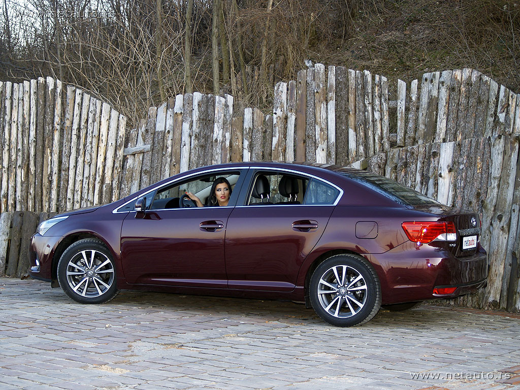 Avensis_2012_026