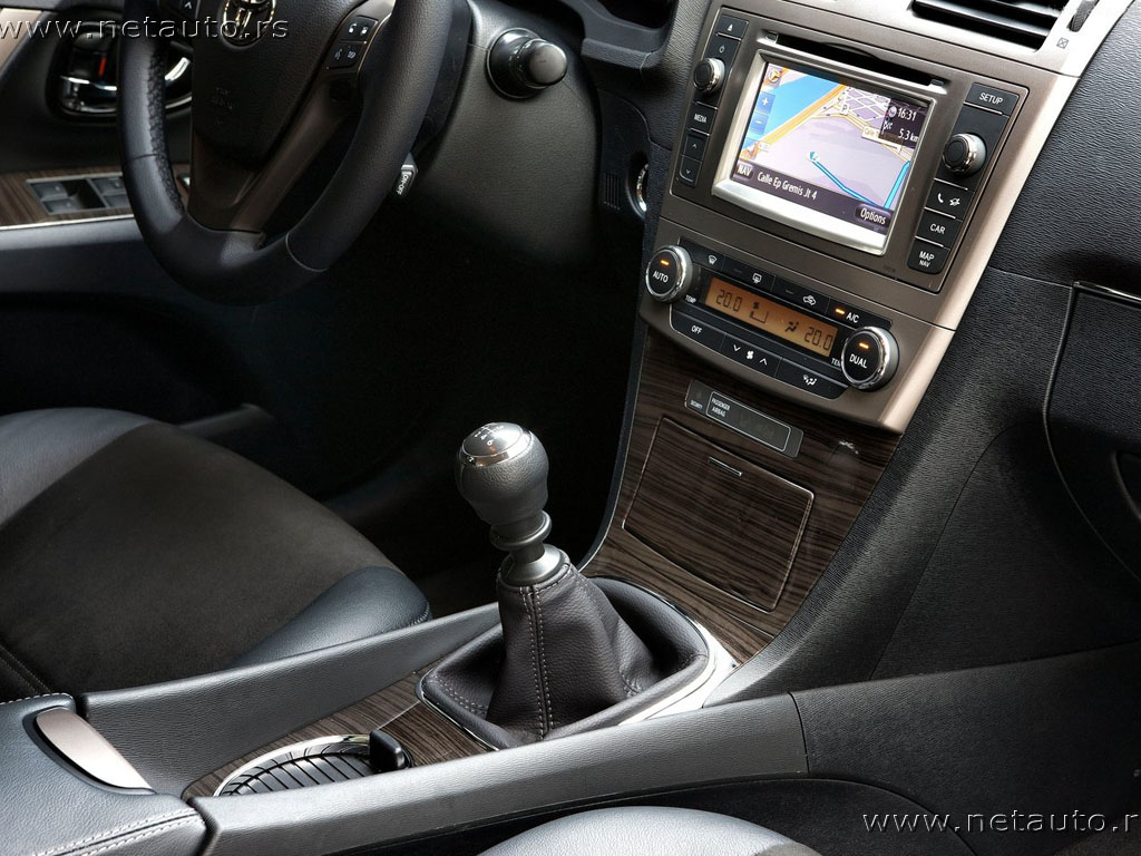 Avensis_2012_033a