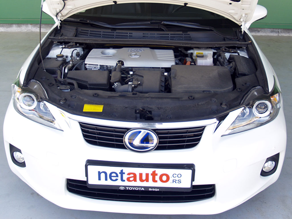 Lexus_CT200h-07