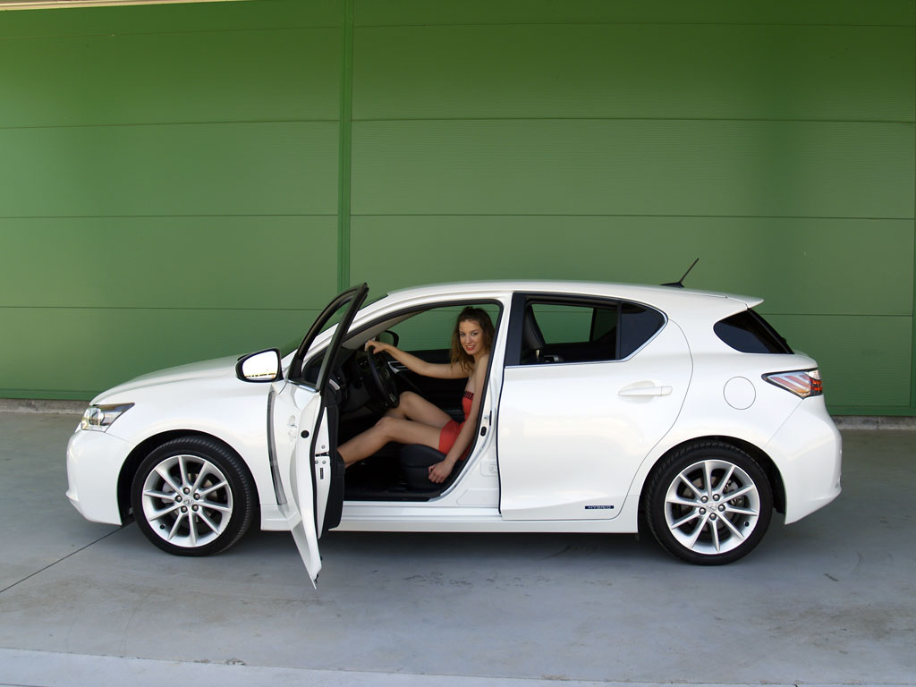 Lexus_CT200h-15
