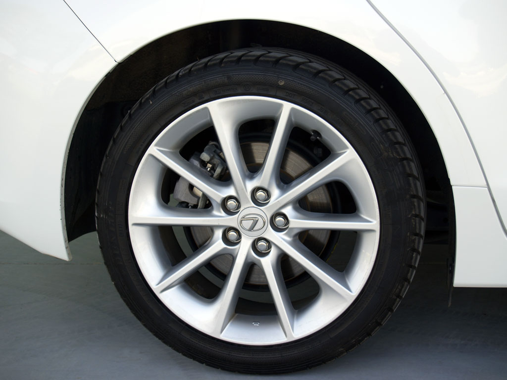 Lexus_CT200h-29