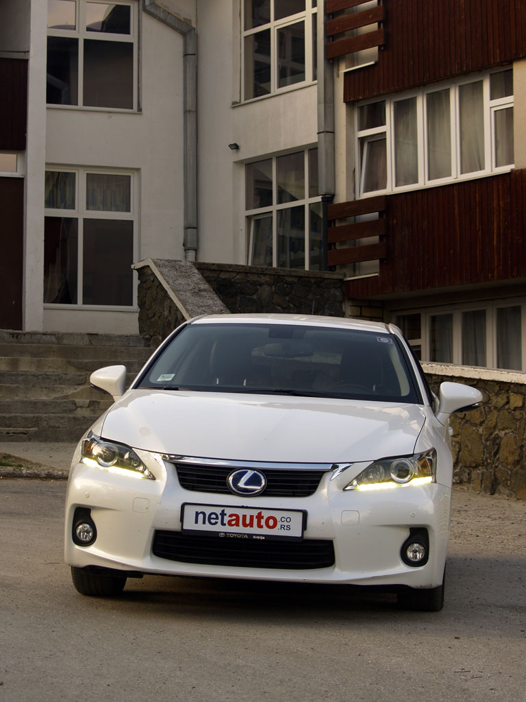 Lexus_CT200h-37
