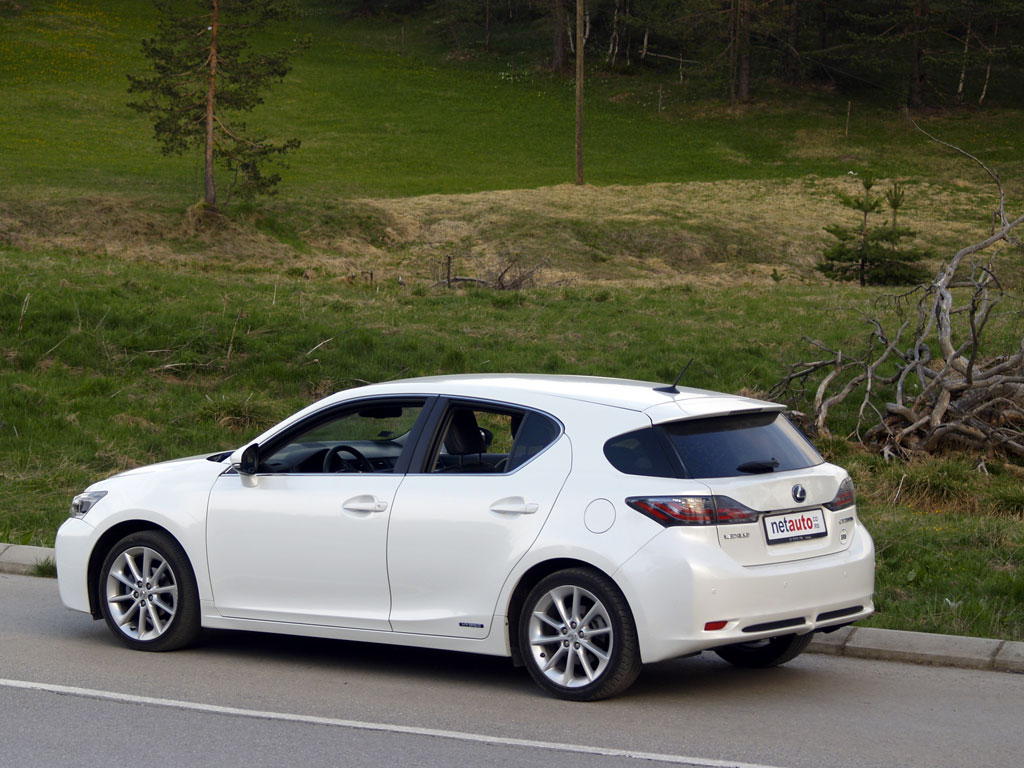 Lexus_CT200h-39