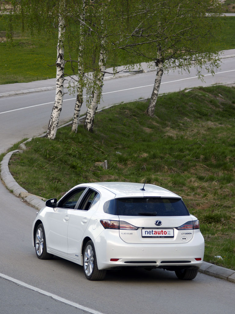 Lexus_CT200h-41