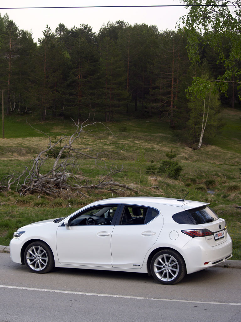 Lexus_CT200h-43
