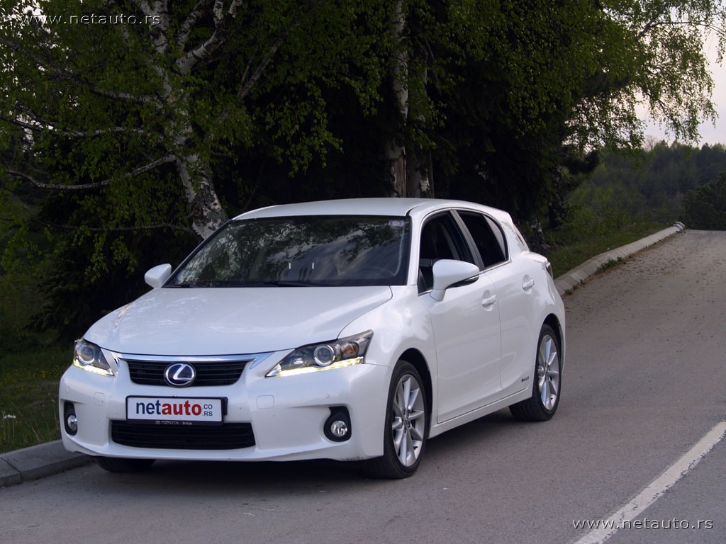 Lexus_CT200h-44